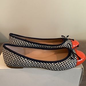 Banana Republic navy blue, white, and orange round toe flats. Size 10